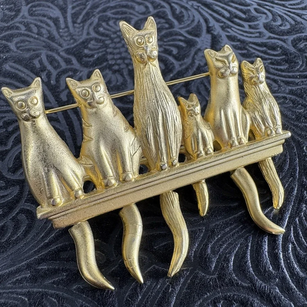 Vintage AJC Goldtone Brooch Cats Kittens On‎ A Fence Dangling Tails Pin Signed